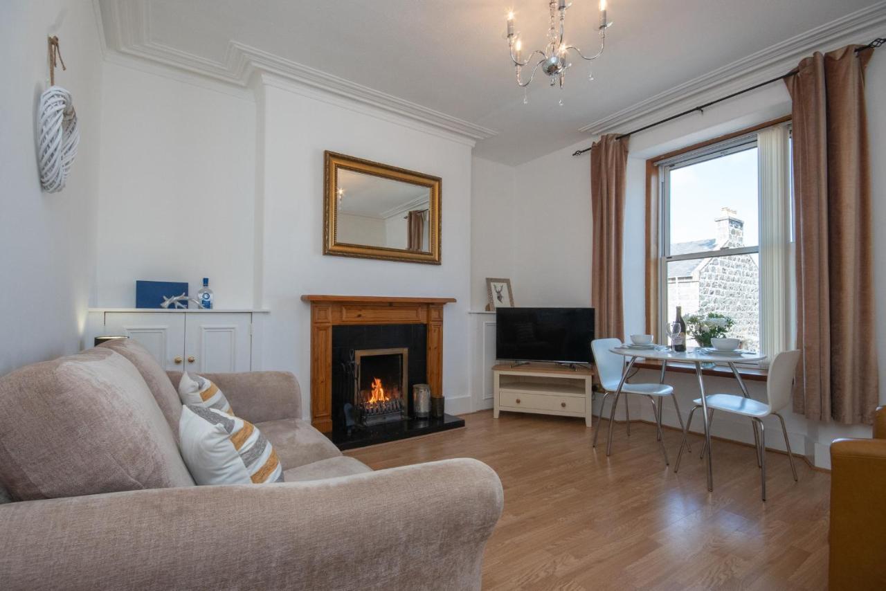 Free Parking, 1 Bed Apt, Half Mile To Union Street Yet Quiet, Fast Wifi, Ideal For Long Term Contractor, Etc Stays, Fully Equipped Kitchen, Regular Housekeeping Option - See Our Dwellcome Home Ltd Site For Assurance Aberdeen Exterior foto