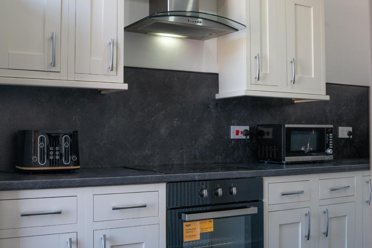 Free Parking, 1 Bed Apt, Half Mile To Union Street Yet Quiet, Fast Wifi, Ideal For Long Term Contractor, Etc Stays, Fully Equipped Kitchen, Regular Housekeeping Option - See Our Dwellcome Home Ltd Site For Assurance Aberdeen Exterior foto